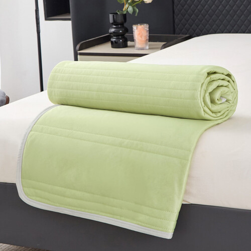 Green Crib Quilt Cooling Breathable Stain-Resistant