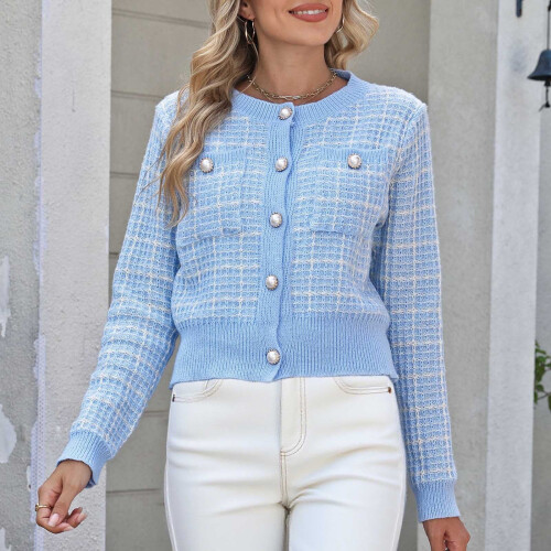 Damen-Strickjacke mit Karomuster und Perlmuttknöpfen