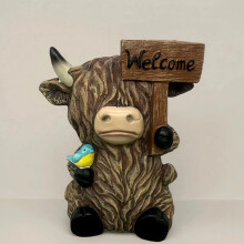 Estatueta de vaca das Terras Altas de 16 cm em resina segurando placa de boas-vindas - Decoração fofa para ambientes internos e externos com