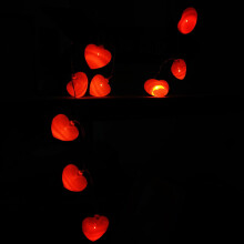 Červené svetelné reťaze so srdcami, 1,5 m, na batérie, 10 LED diód