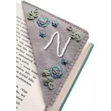 Hand-Embroidered Felt Triangle Bookmark with Custom Flower/Letter Design – Unique Cute Book Lovers' Accessory