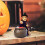 Φιγούρα Μάγισσας για το Halloween με Καζάνι – Ρητίνη με Στοιχειωμένη Διακόσμηση για 8