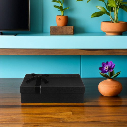 Caixa de presente preta elegante com laço decorativo para casamentos. 2