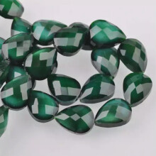 10 Stück 18 x 13 mm große, tropfenförmige, facettierte Glasperlen als lose Zwischenperlen für Schmuckzubehör – Dunkelgrün