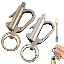 Conjunto de 2 chaveiros com isqueiro e abridor de garrafas em metal, fósforos à prova d'água e pederneira (prata + dourado)