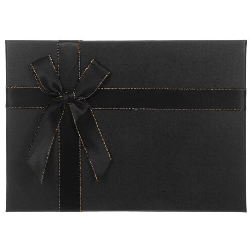 Caixa de presente preta elegante com laço decorativo para casamentos.