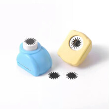 Random Color Mini Plastic Paper Punches Craft Cutter Scrapbooking Pick Patterns-Sun-22x22mm
