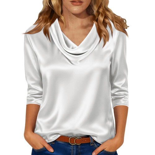 Blusa feminina com decote drapeado, manga 3/4 e cor lisa.
