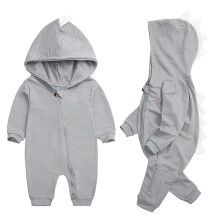 Macacão infantil para bebê menino com capuz e zíper, em algodão, modelo jardineira, ideal para outono e inverno, na cor cinza, tamanho 3-6 meses.