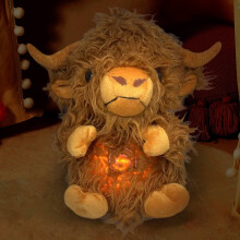 50% de desconto! Pelúcia relaxante de vaca das Terras Altas com luz e música – Ideal para a rotina de sono das crianças.