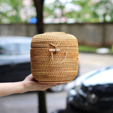 Panier de rangement en rotin tressé marron clair, forme ronde