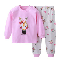 Ensemble pyjama en coton pour bébé fille, composé d'un t-shirt à boutons et d'un pantalon.