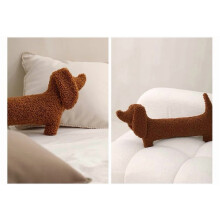Almohada corporal de peluche con forma de perro salchicha marrón – 25,59 pulgadas