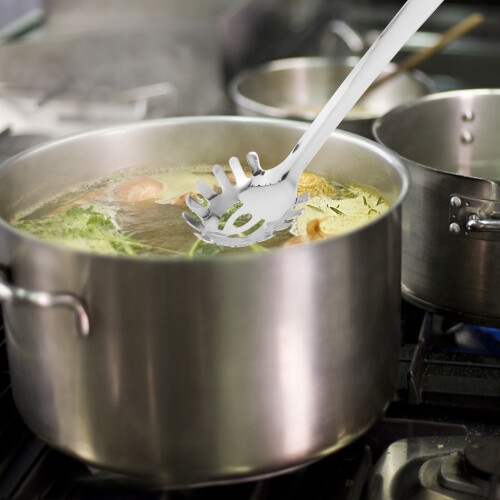 Cuchara para servir pasta de acero inoxidable con mango ergonómico. 2