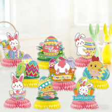 Ensemble de décorations pour Pâques avec lapins, poussins, œufs et nid d'abeille.