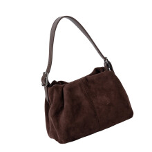 Elegante bolso de mano de ante con correa ajustable y amplio interior. Ideal para ir de compras o eventos informales.