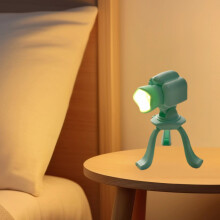 Vintage Camera Night Light – Cute Mini Desk Lamp, Bedside Decor & Mood Lighting, Photography Theme Gift (Green)