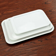 Petit plateau de service en plastique blanc pour le rangement et le service, idéal pour les fêtes, les événements et l'utilisation quotidienne.