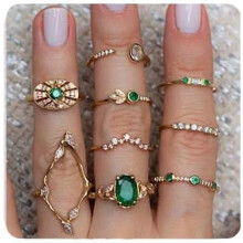 Conjunto de 9 Anéis de Falagueta Empilháveis Estilo Boêmio Vintage com Cristais Verdes e Anéis Midi Dourados para Mulheres