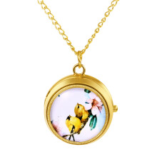 Reloj de bolsillo analógico de cuarzo para mujer: esfera con números arábigos fáciles de leer y decoración de pájaro giratoria - Regalo