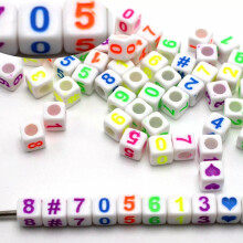 250 perline cubiche bianche con numeri "#" assortiti colorati, 6x6 mm, per lavoretti per bambini