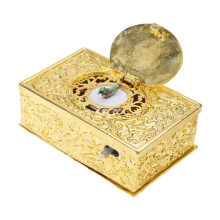 Classical Wind Up Singing Bird Decorative Music Box with European Embossed Pattern Alloy Construction Ornament Gift