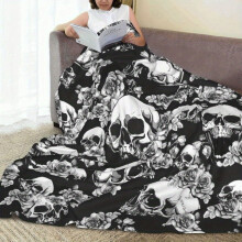 Gothic Skull & Rose Micro Fleece Blanket – Soft Plush Throw for Sofa/Bed/Travel – Black & White Vintage Design – Gift for Adults & Teens