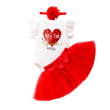 Conjunto de vestido macacão para bebê menina com mangas de babados e laço.