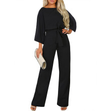 Macacão feminino versátil, estilo business casual, manga longa e calça pantalona, tecido macio e elegante, modelo moderno.