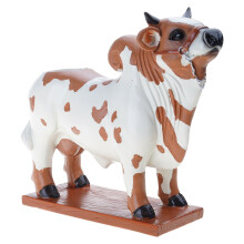 Creative Cow Shape Liquor Dispenser For Club Wine Decanter Handcrafted Resins Animal Sculpture With Stable Wooden Base