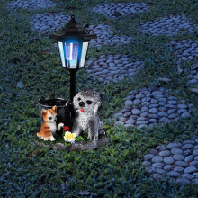 Pot de fleurs solaire en résine avec lumière LED intégrée, lampe de nuit décorative étanche pour jardin, balcon ou aménagement paysager.