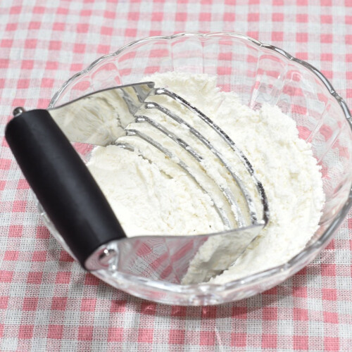 Multi-Purpose Professional Pastry Cutter for Pasta Pie Crust and Cake 2