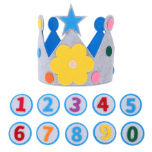 1 couronne en feutre pour enfant en bas âge, avec chiffres interchangeables, idéale pour un anniversaire.
