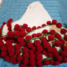 80CM Round Floral Throw Blanket – Soft, Lightweight, Handmade Crochet Rose Bouquet Design for Bed, Sofa, Home Decor or Mother's Day (Red)