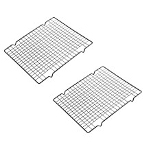 2 grilles de refroidissement antiadhésives 28 x 25 cm, compatibles avec les plaques à pâtisserie demi-format, allant au four.