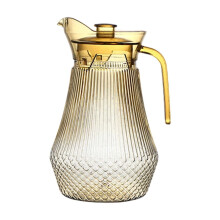1.5L Plastic Pitcher with Duckbilled Spout, PC, Microwave-Safe, Ergonomic Handle, Rhombus Design – Compatible with Juices, Tea & Water