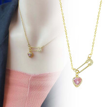 Regali di gioielli romantici per San Valentino: ciondoli a forma di cuore, anelli e bracciali coordinati per lei/lui, regalo di