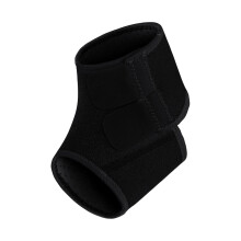 Tutore di supporto regolabile per caviglia per bambini con design ventilato, ideale per attività come basket e calcio.