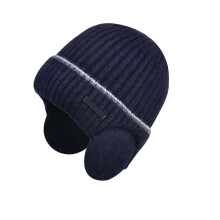 Effen gebreide wintermuts met oorlussen voor buitenactiviteiten bij koud weer en casual dagelijks gebruik.