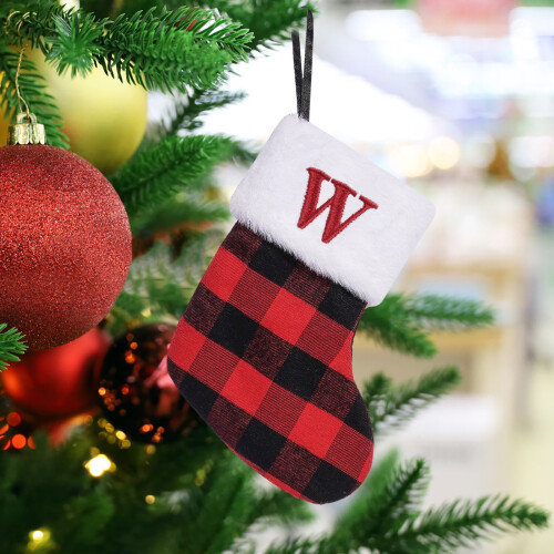 Mini-Weihnachtsstrumpf in rotem Büffelkaromuster mit Initialen