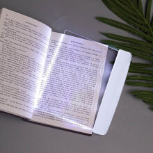 LED Reading Light, 7.28x5.91in Flat Panel Eye Protection Lamp, Battery Powered, Clip-On, Portable for Students & Bedside Use
