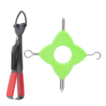 Visgerei set met draagbaar, langwerpig lemmet, ronde drievoudige haak en groen oplichtend handvat met LED-verlichting. Perfect voor karpervissen.