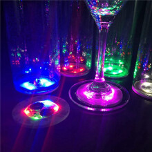 50 Stück LED Untersetzer Runde Flash Cup Matte Aufkleber Lichter für Wein Schnaps Flasche, Getränke Party, Bar Party
