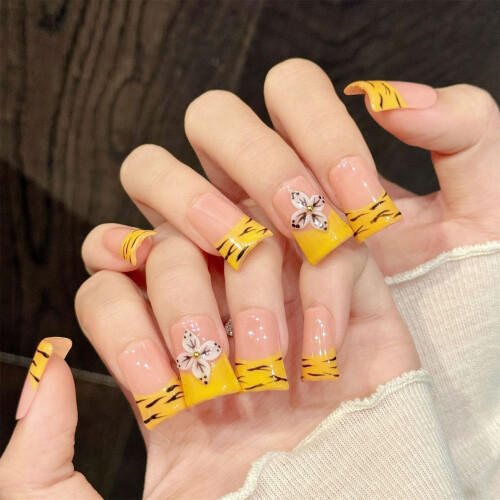 (M) 3D Floral Tiger Print Press-on Nails, 10Pcs