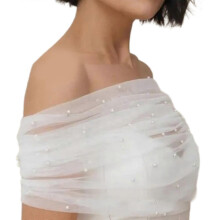 Stijlvolle bruidssjaal met zonwerend ontwerp voor zomerse strandceremonies, delicate bruidsschouderomslagdoek.