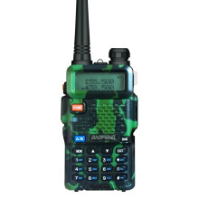 Rádio comunicador BAOFENG UV-5R 8W, VHF/UHF, Dual Band, 128 canais, recepção FM, bateria de 2800mAh, tela LED e lanterna.