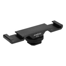 Andoer PT-2 dubbele cold shoe-bevestigingsverlengstuk, dubbele beugel compatibel met DV-, DSLR-camera's, smartphones, microfoons en LED-videolampen.
