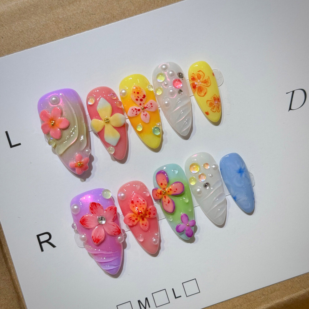 Dachuang Beauty (L) Floral Almond Fake Nails - Long Lasting & Flexible