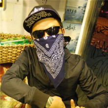 Set mit 2 marineblauen Paisley-Bandanas – Kaschmir-Baumwollschal verkauft