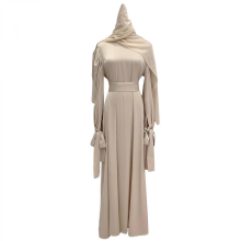 (Beige head towel, M) Un lungo abito musulmano viola con velo, una veste lunga ed elegante con maniche lunghe.